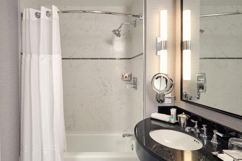 Loews Philadelphia Hotel - image 9