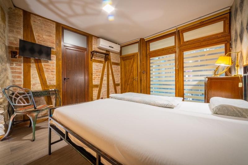 Single Room image 4