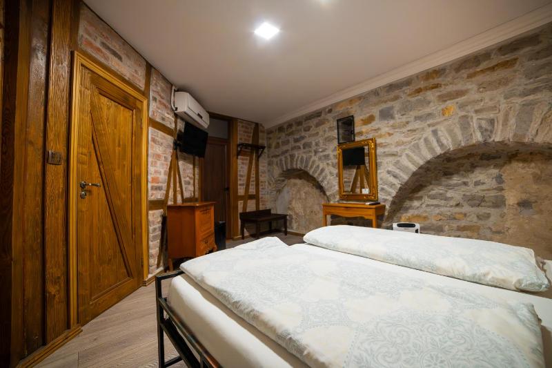 Double or Twin Room with Bathroom image 3