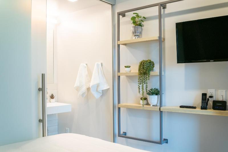 SOVA Micro-Room & Social Hotel - image 7