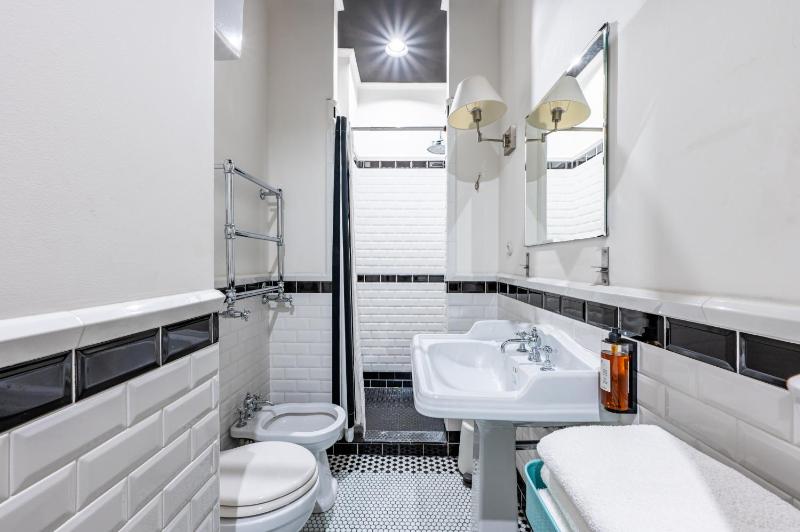 Presidential Suite (6 Adults) image 4