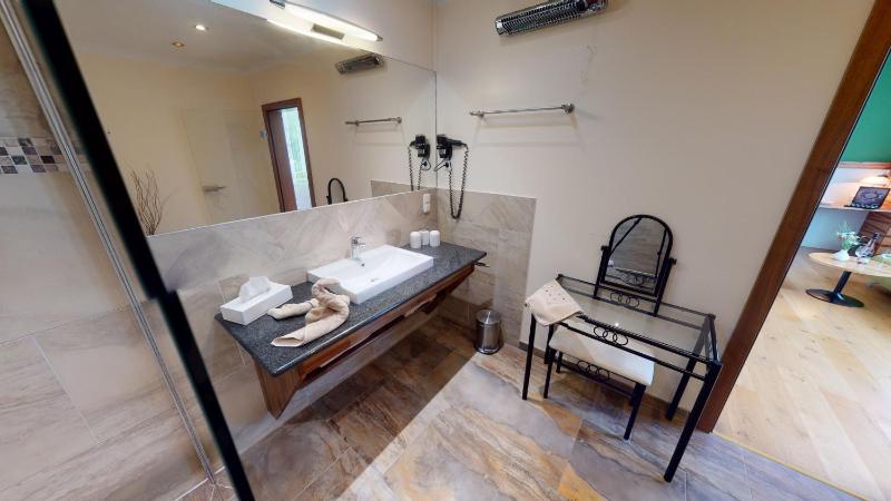Superior Double Room image 4