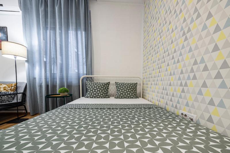 Giallo Modern Studio-Free Private Parking-Fast Wi-Fi - image 11