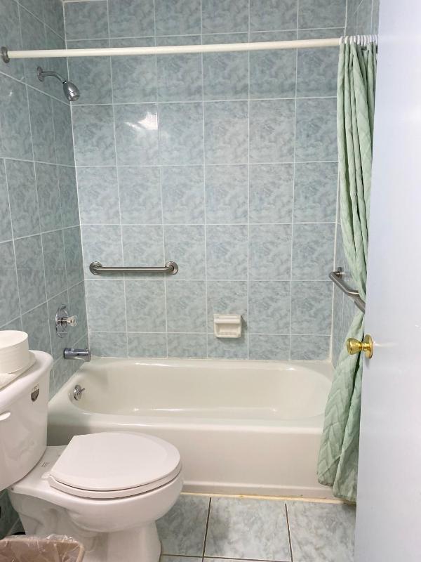 Standard King Room image 4