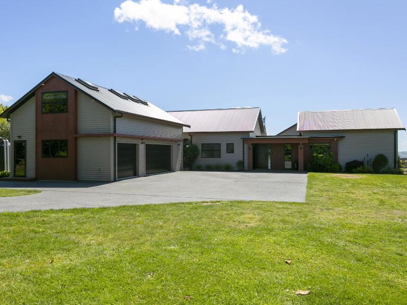 Lake Taupō Luxury Home plus Hideaway Apartment - image 24
