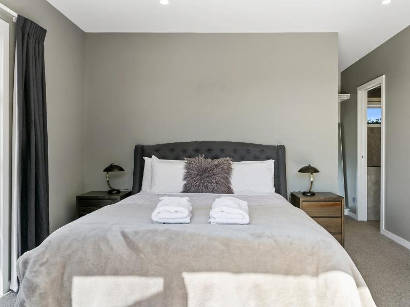 Lake Taupō Luxury Home plus Hideaway Apartment - image 38