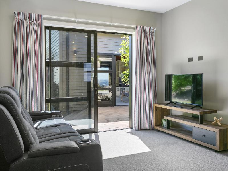 Lake Taupō Luxury Home plus Hideaway Apartment - image 28