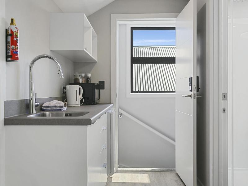 Lake Taupō Luxury Home plus Hideaway Apartment - image 6