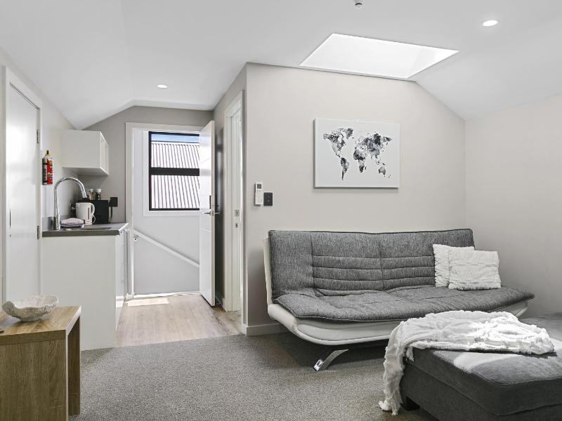 Lake Taupō Luxury Home plus Hideaway Apartment - image 22