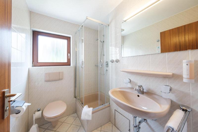 Comfort Triple Room image 2