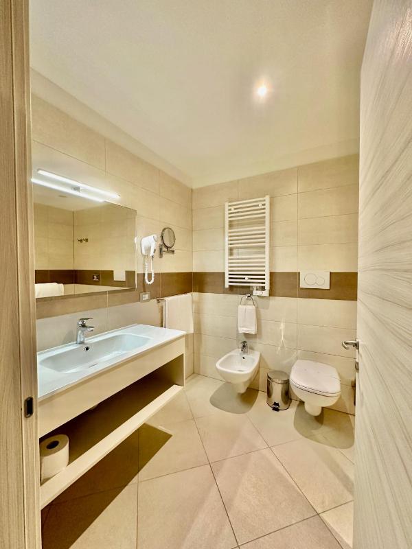 Deluxe Family Room with Terrace image 2