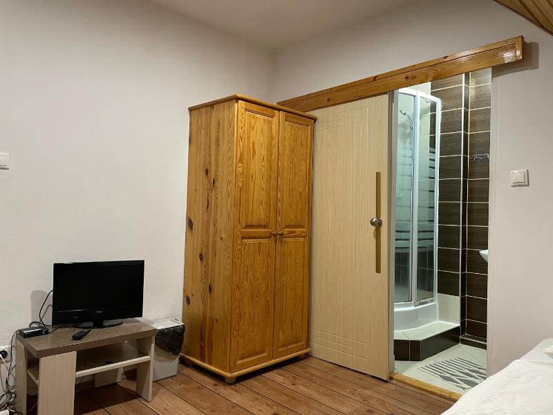 Single Room with Extra Bed image 2