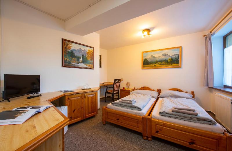 Twin Room image 3