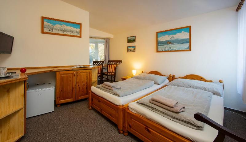 Twin Room image 4
