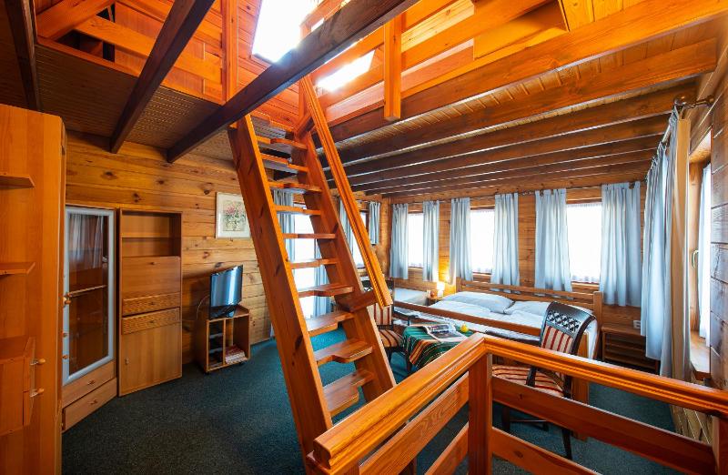 Three-Bedroom Maisonette image 2