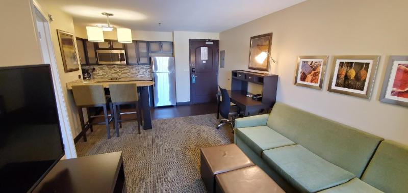One-Bedroom King Suite image 4