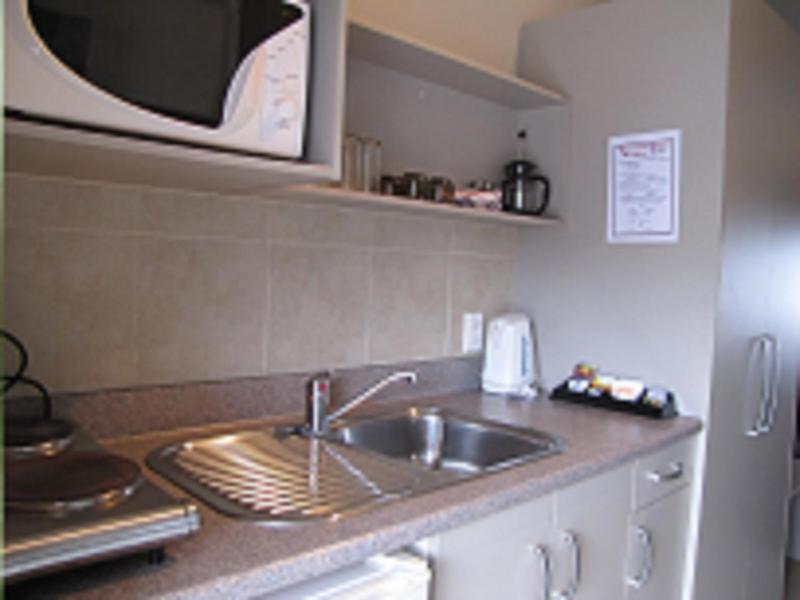 Devonwood Motel - image 21