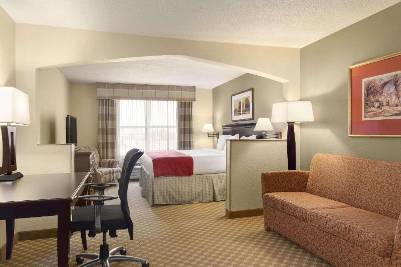 King Suite with Sofa Bed image 4