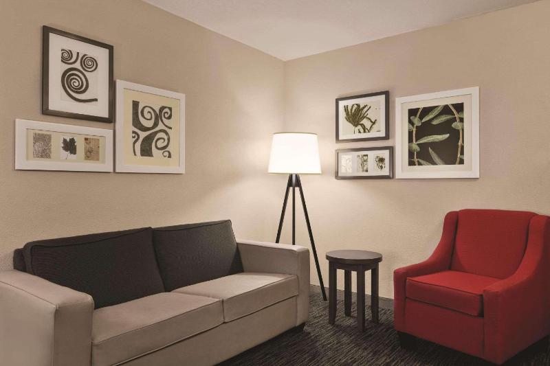 Country Inn & Suites by Radisson Tampa/Brandon FL - image 9