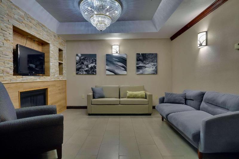One-Bedroom Queen Suite with Kitchenette - Non-Smoking image 3