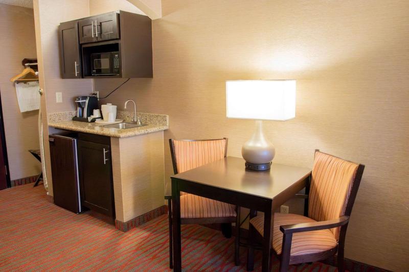 King Room - Non-Smoking image 4