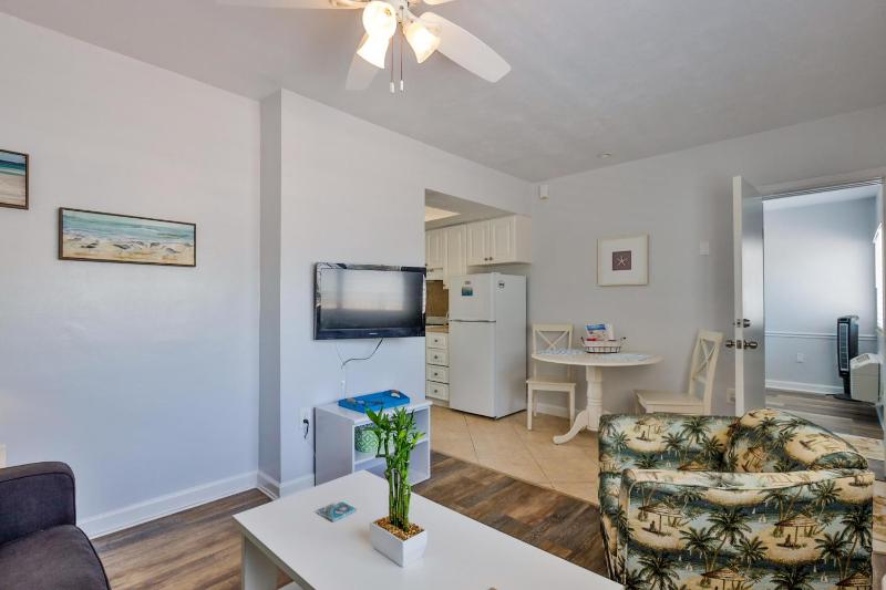 Coastal Waters 106 - A 11 Pool Side Retreat - image 7