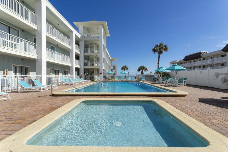 Coastal Waters 106 - A 11 Pool Side Retreat - image 2