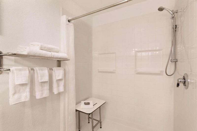 King Room - Disability Access image 2