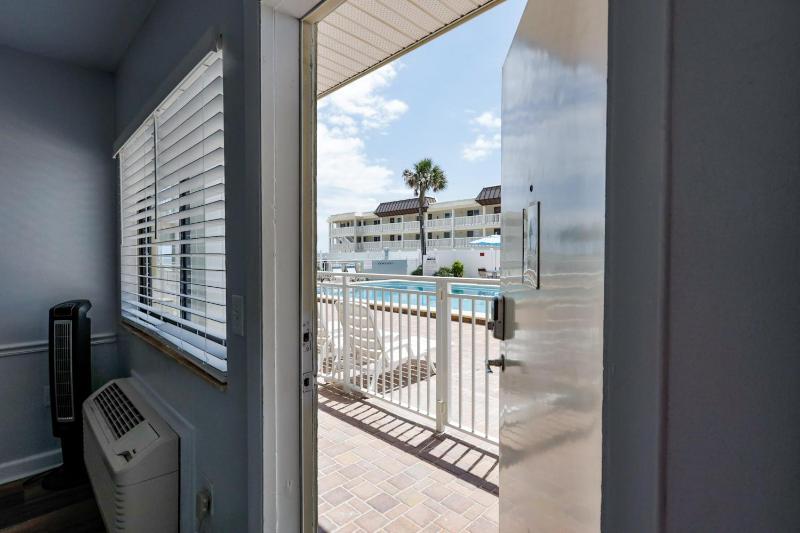 Coastal Waters 107 - A Studio Poolside Retreat - image 8