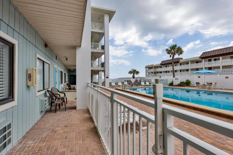 Coastal Waters 107 - A Studio Poolside Retreat - image 12