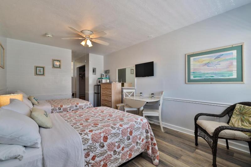 Coastal Waters 107 - A Studio Poolside Retreat - image 19
