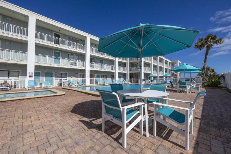Coastal Waters 107 - A Studio Poolside Retreat - image 18