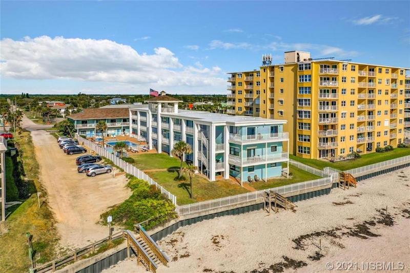 Coastal Waters 107 - A Studio Poolside Retreat - image 17