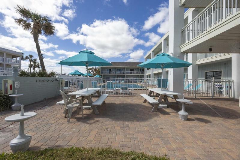 Coastal Waters 107 - A Studio Poolside Retreat - image 2