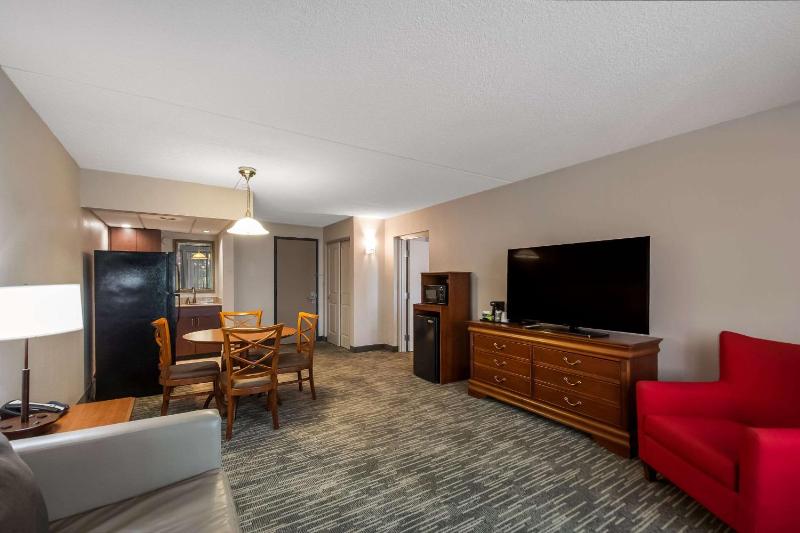 One-Bedroom King Suite - Non-Smoking image 1