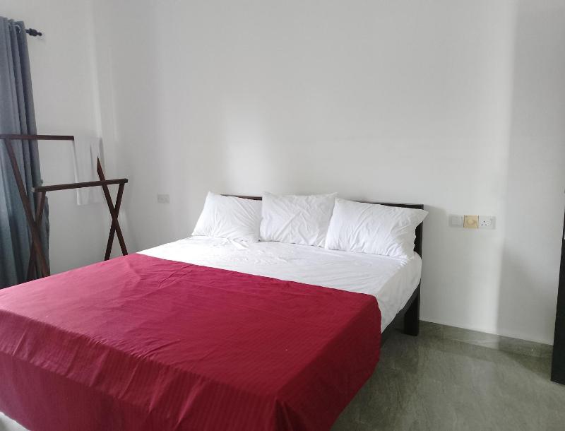 Laxsume Guest House Nilaveli - image 26