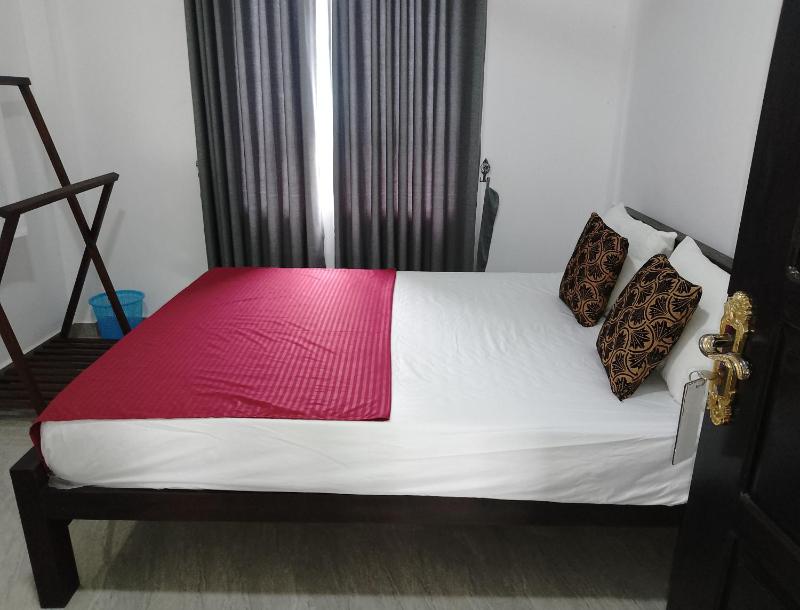 Laxsume Guest House Nilaveli - image 17