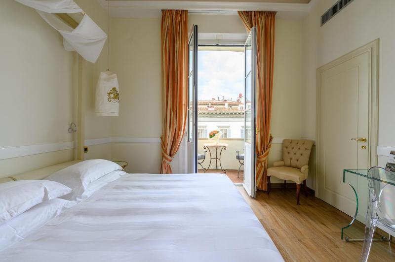 Superior Double or Twin Room with Balcony image 2