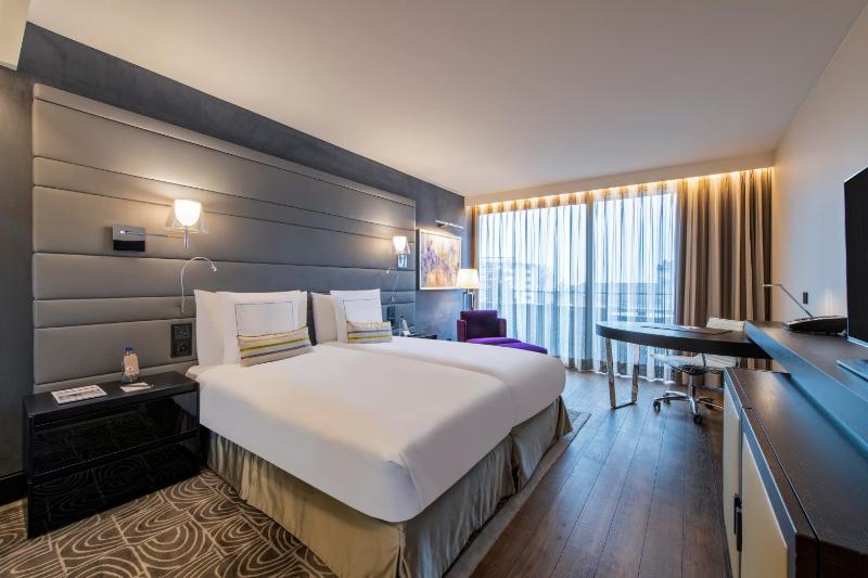 Deluxe Double Room with Park View image 1