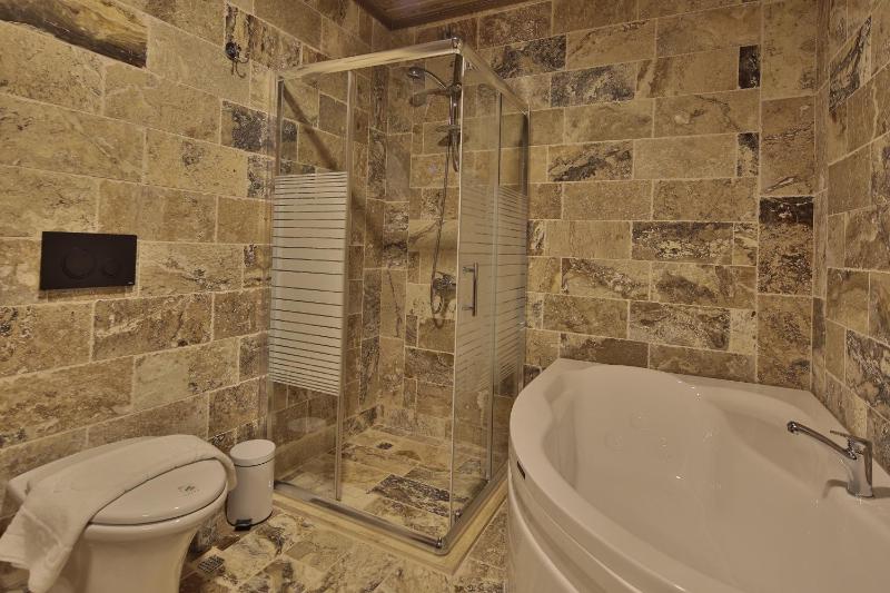 Deluxe Double Room with Bath image 2