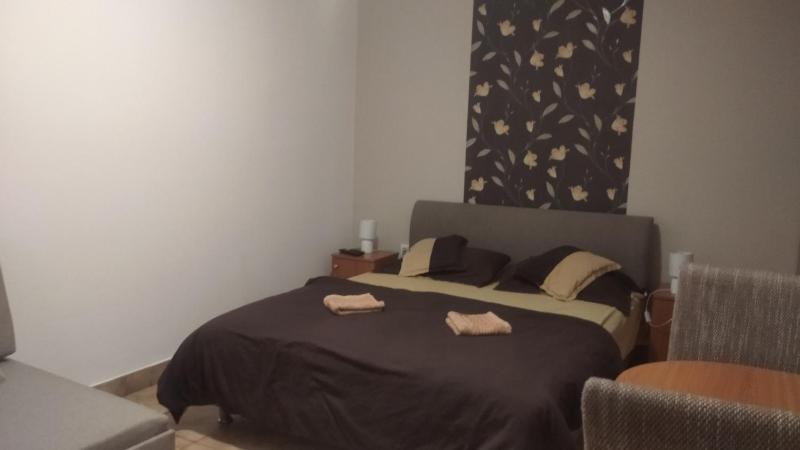 Standard Queen Room image 3
