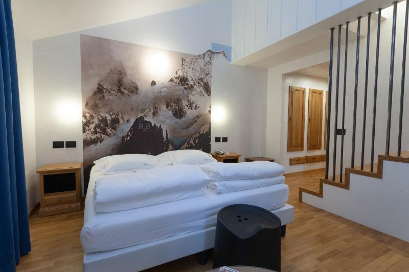 Family Suite with Balcony image 4