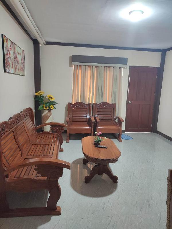 Deluxe Family Room image 2