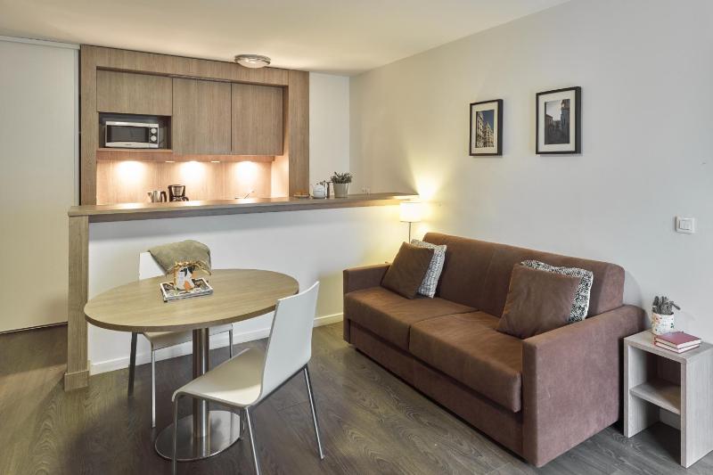 One-Bedroom Apartment image 4