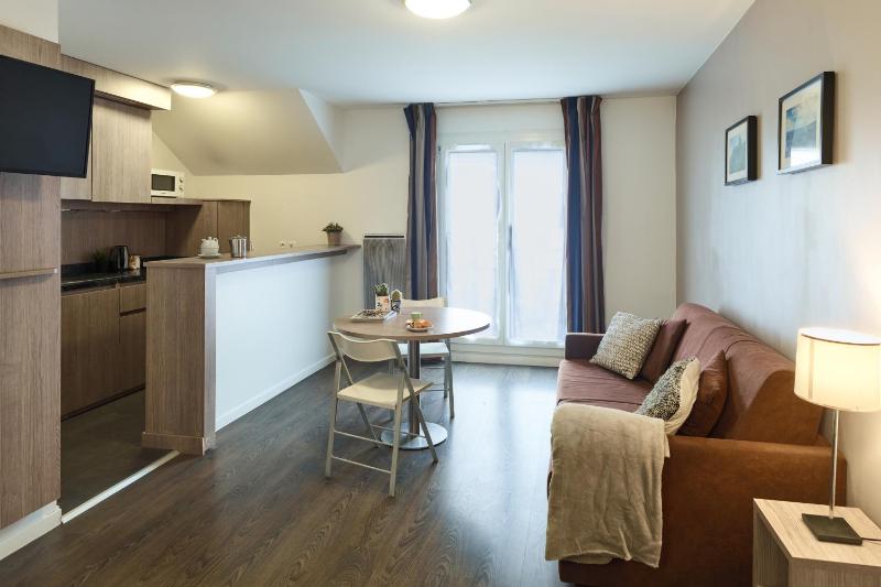 One-Bedroom Apartment image 4