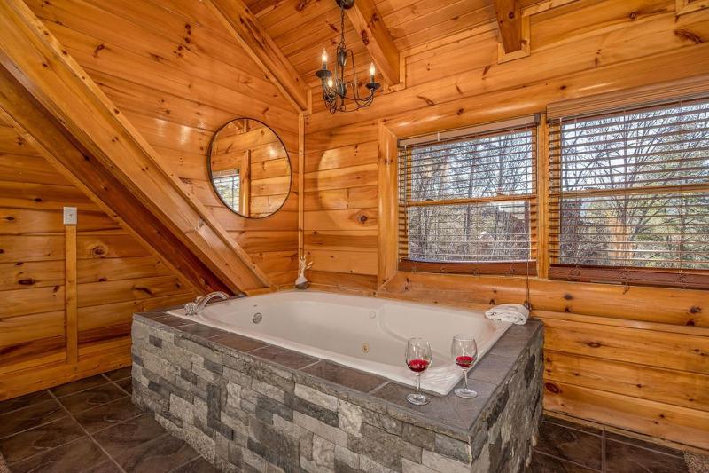 Luxurious Cabin in the Great Smoky Mountains - image 15