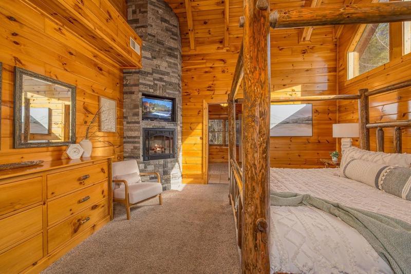 Luxurious Cabin in the Great Smoky Mountains - image 46