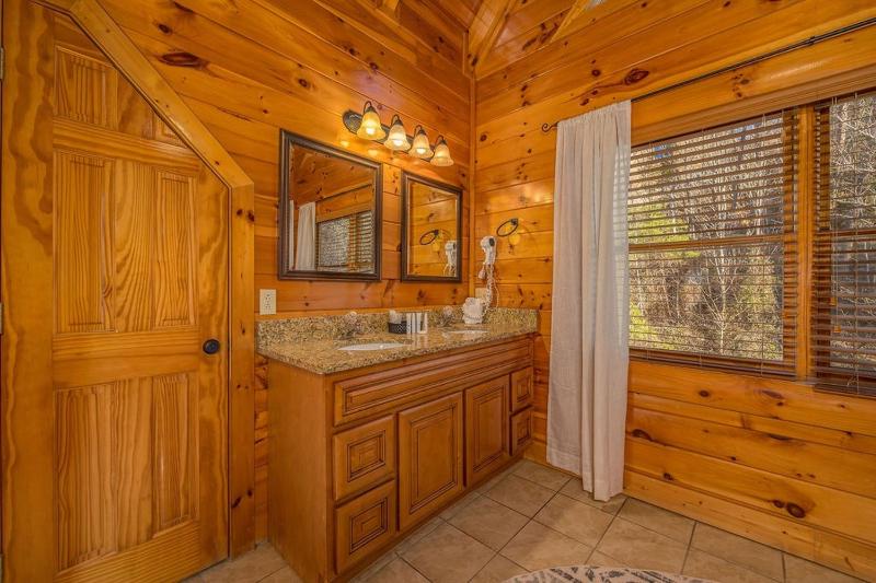 Luxurious Cabin in the Great Smoky Mountains - image 24