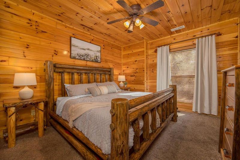 Luxurious Cabin in the Great Smoky Mountains - image 25