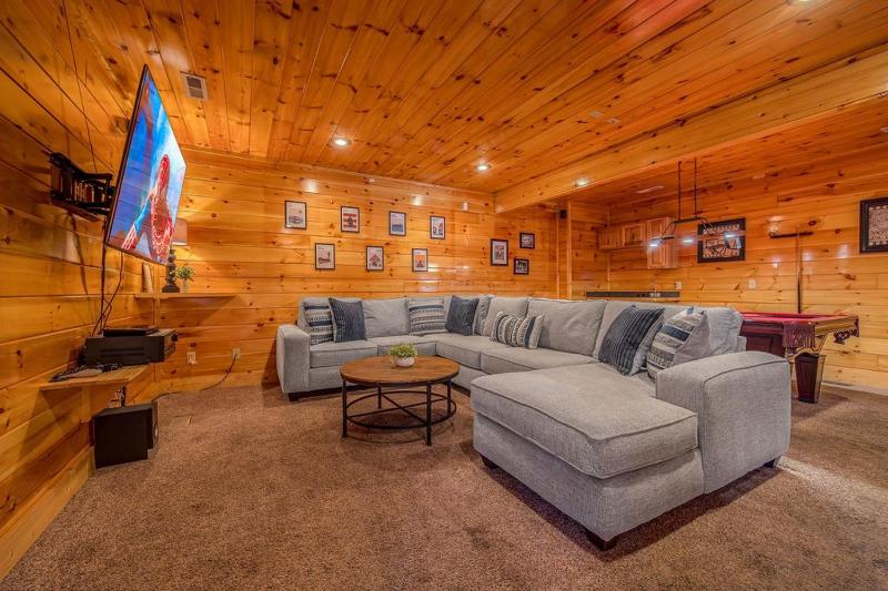 Luxurious Cabin in the Great Smoky Mountains - image 30